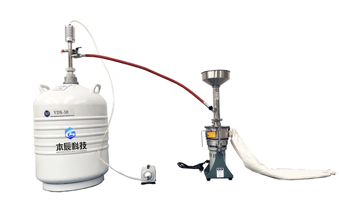 液氮冷凍粉碎機(jī)的使用注意事項